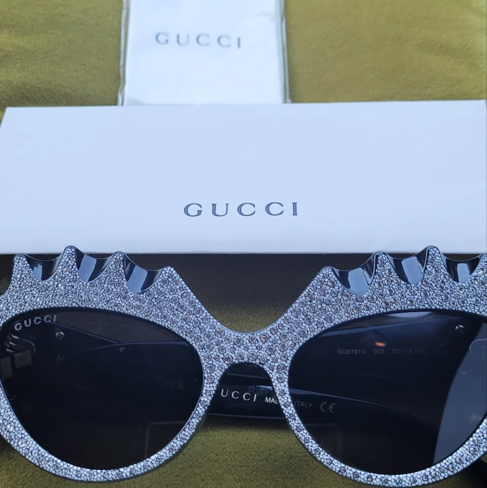 GUCCI Cat-eye frame sunglasses crystals GG0781S NEW! On the Runaway tag removed - Picture 2 of 6